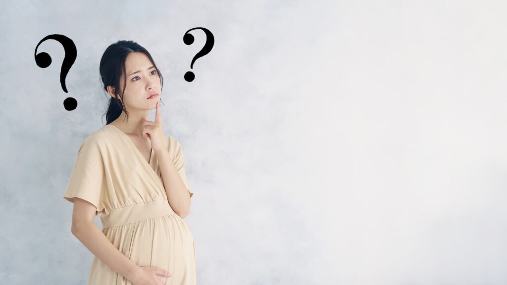 妊娠中の歯科検診が必要なのか考える女性